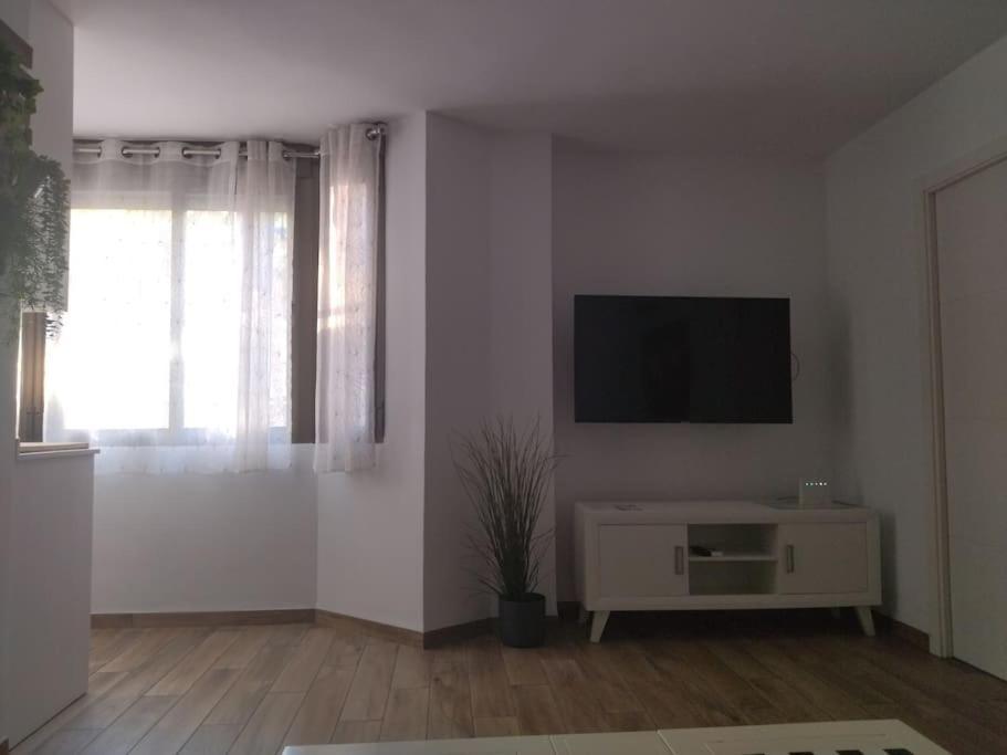 Bonito Piso Recien Reformado Con Zona De Parking Almuñécar